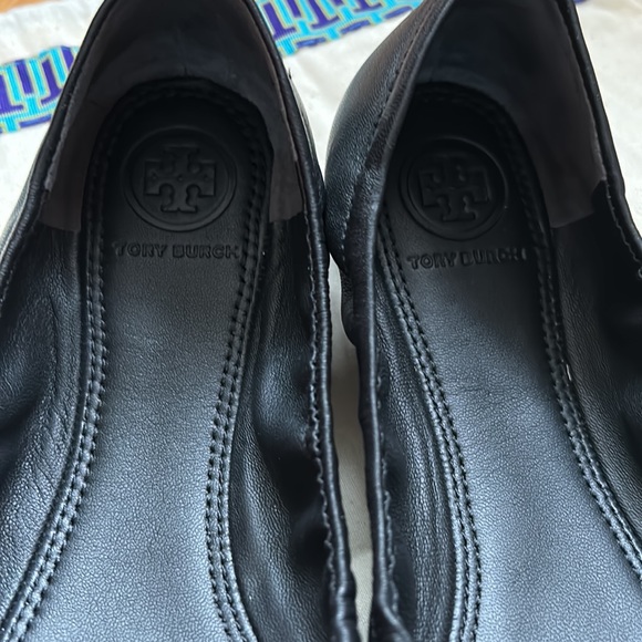 Tory Burch Cap Toe Black Ballet Flats Leather Excellent Condition Size 6.5 - Picture 3 of 13